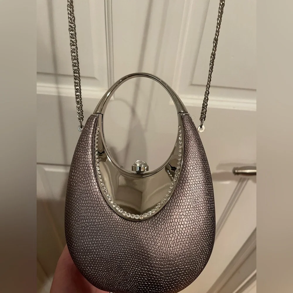 Chic Silver Handbag with Chain Strap